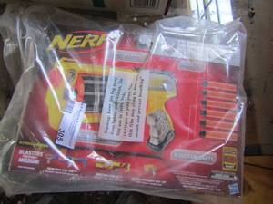 lot 305 image: NERF GUN MAVERICK  NEW