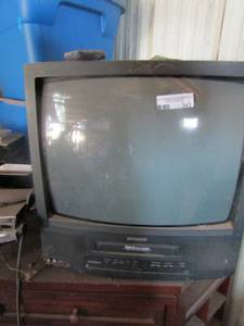 lot 343 image: Sylvania TV with vcr