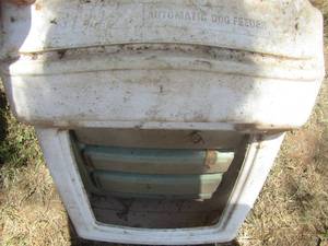 lot 365 image: Pet auto feeder