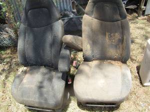 lot 367 image: 2 van seats