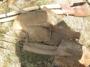 lot 369 image: yard tools shovel heads post hole digger