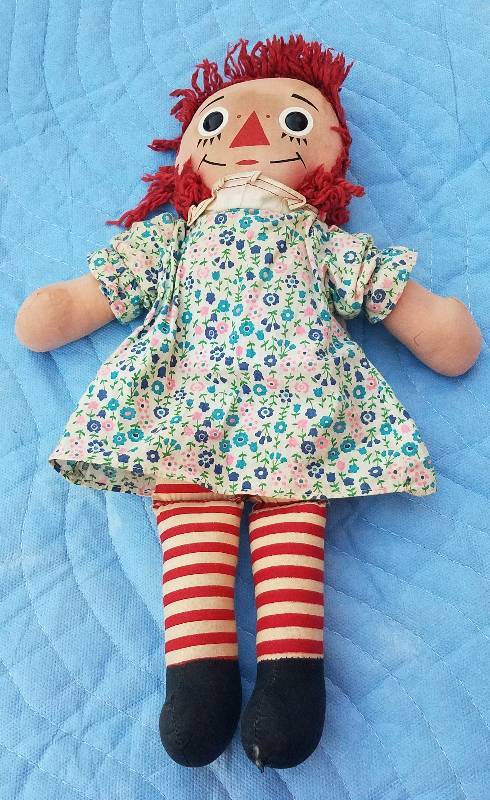 lot 11 image: VINTAGE RAGGEDY ANN DOLL