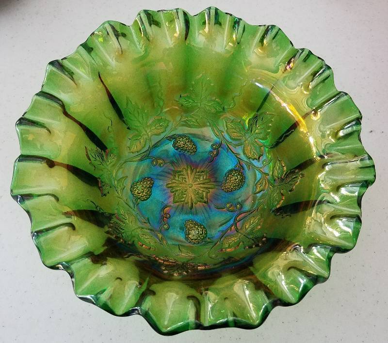 lot 23 image: VINTAGE CARNIVAL GLASS BOWL
