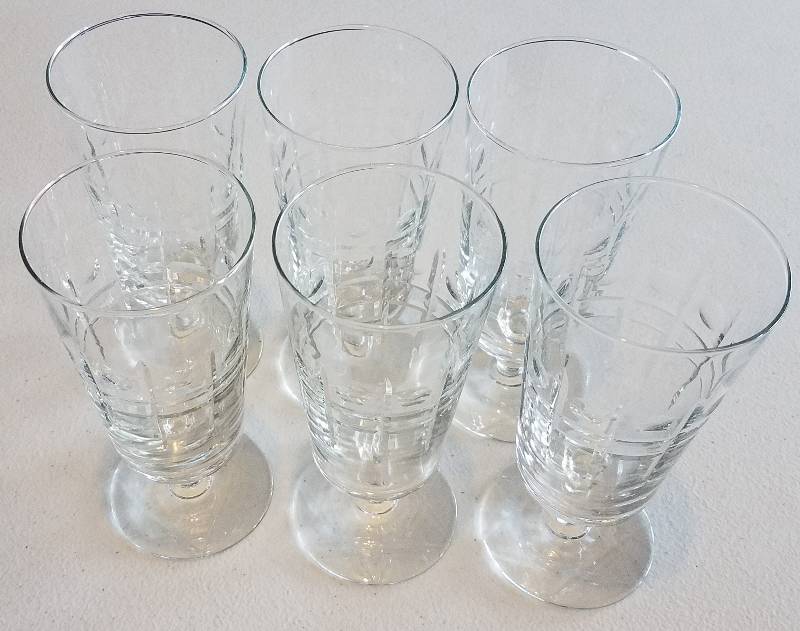lot 42 image: GLASSWARE