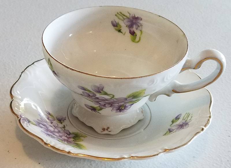 lot 41 image: TEA CUP  SAUCER SET (JAPAN)