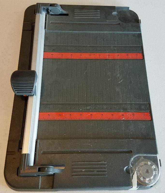 lot 35 image: PAPER CUTTER  CRAFTING