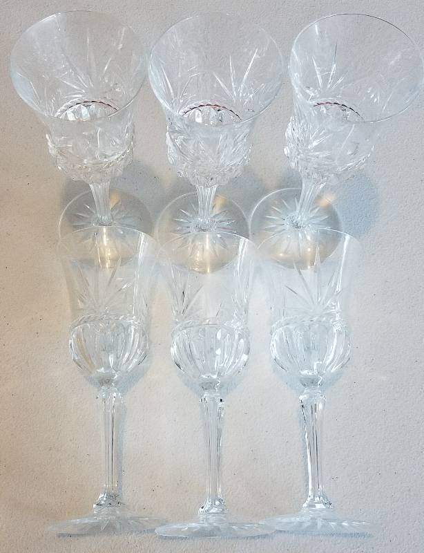 lot 32 image: CRYSTAL STEMWARE