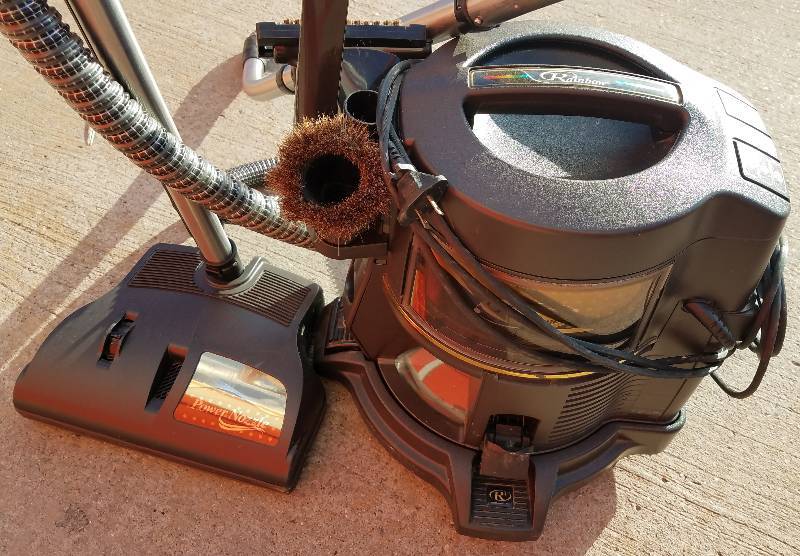 lot 20 image: RAINBOW E SERIES VACUUM CLEANER WITH ATTACHMENTS