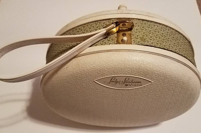 lot 63 image: VINTAGE LADY SUNBEAM VISTA PORTABLE HAIR DRYER