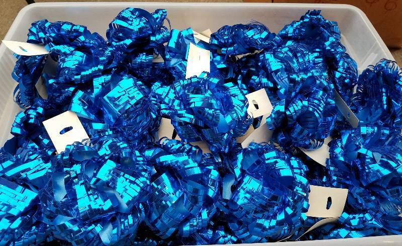 lot 119 image: NEW SLIT POM BOWS WITH TAGS