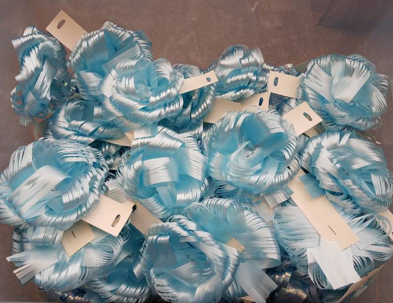 lot 117 image: NEW SLIT POM BOWS WITH TAGS