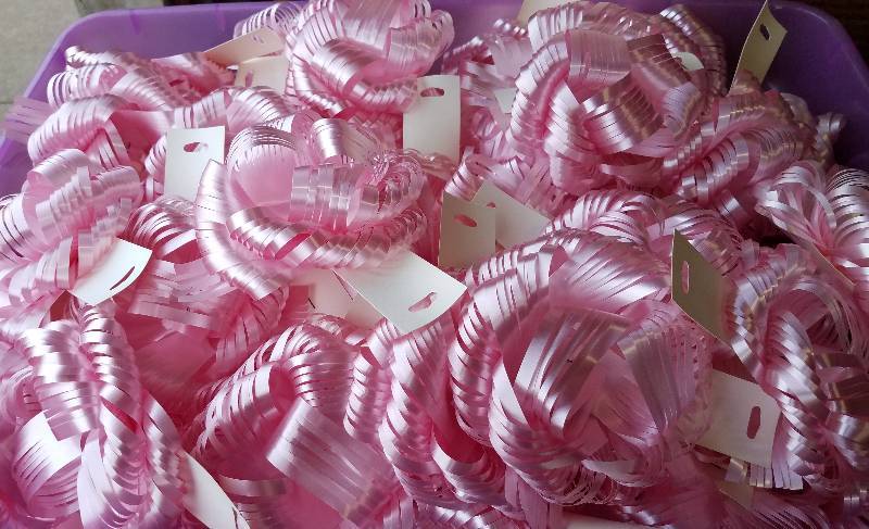 lot 116 image: NEW SLIT POM BOWS WITH TAGS