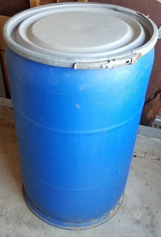 lot 113 image: PLASTIC 55 GALLON STORAGE DRUM CONTAINER