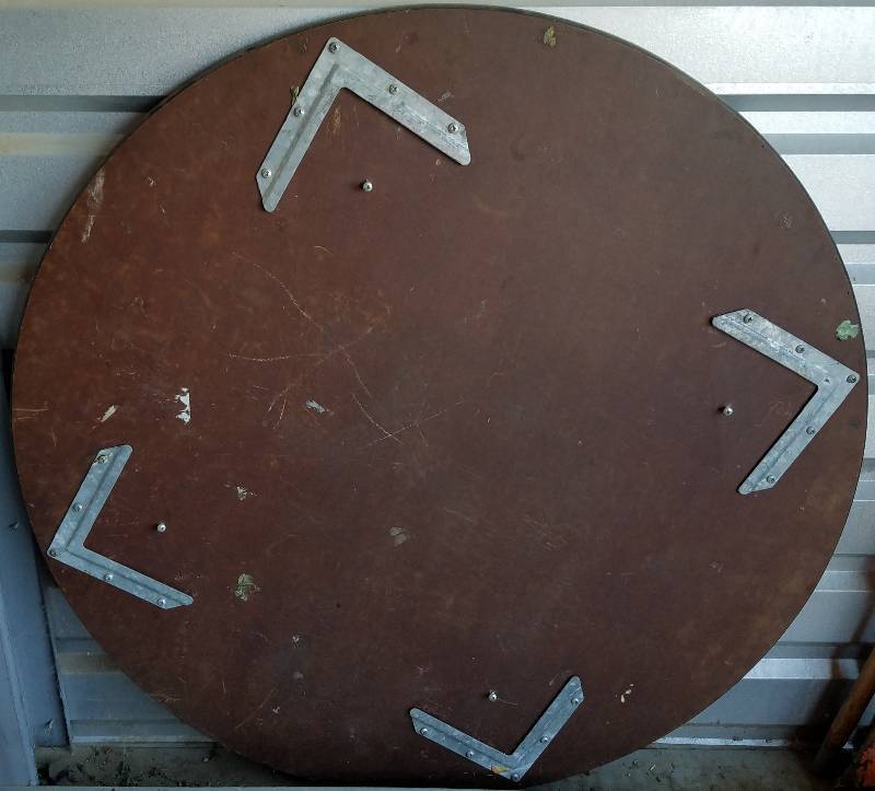 lot 112 image: ROUND WOODEN SCHOOL-STYLE TABLE