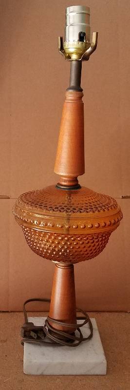 lot 107 image: VINTAGE HOBNAIL-STYLE LAMP