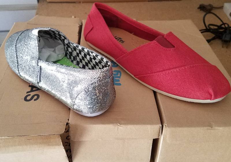 lot 104 image: SHOES