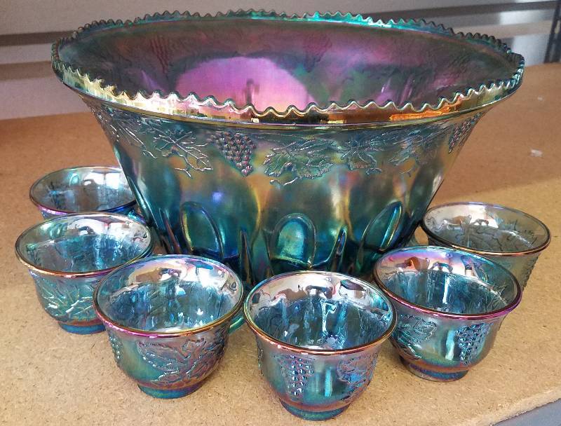 lot 45 image: VINTAGE CARNIVAL GLASS PUNCH BOWL WITH CUPS