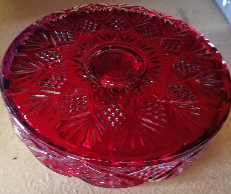 lot 50 image: RED FOOTED CAKE PLATE