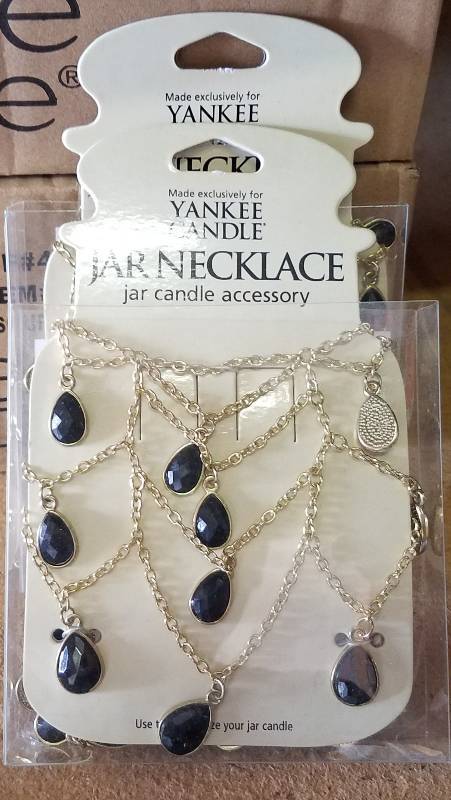 lot 56 image: NEW YANKEE CANDLE JAR JEWELRYNECKLACES