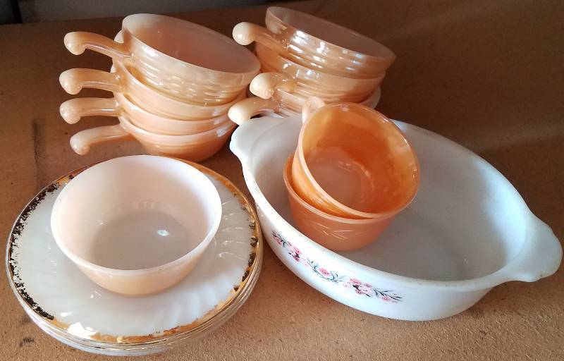 lot 60 image: FIRE KING DISHES
