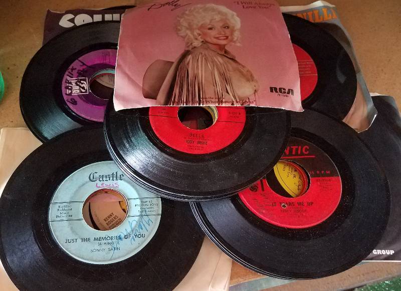 lot 88 image: VINTAGE VINYL 45S RECORDS
