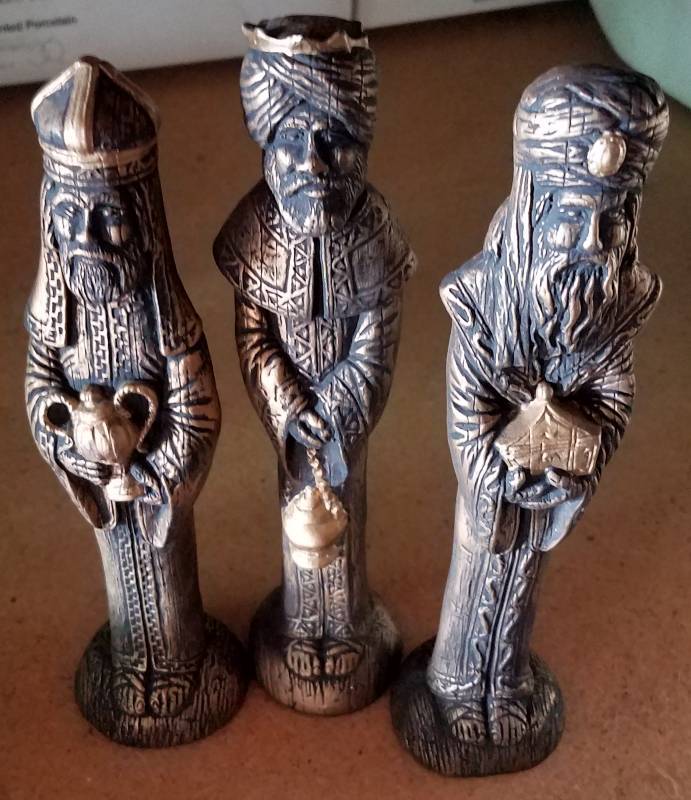 lot 89 image: WISE MEN FIGURINES