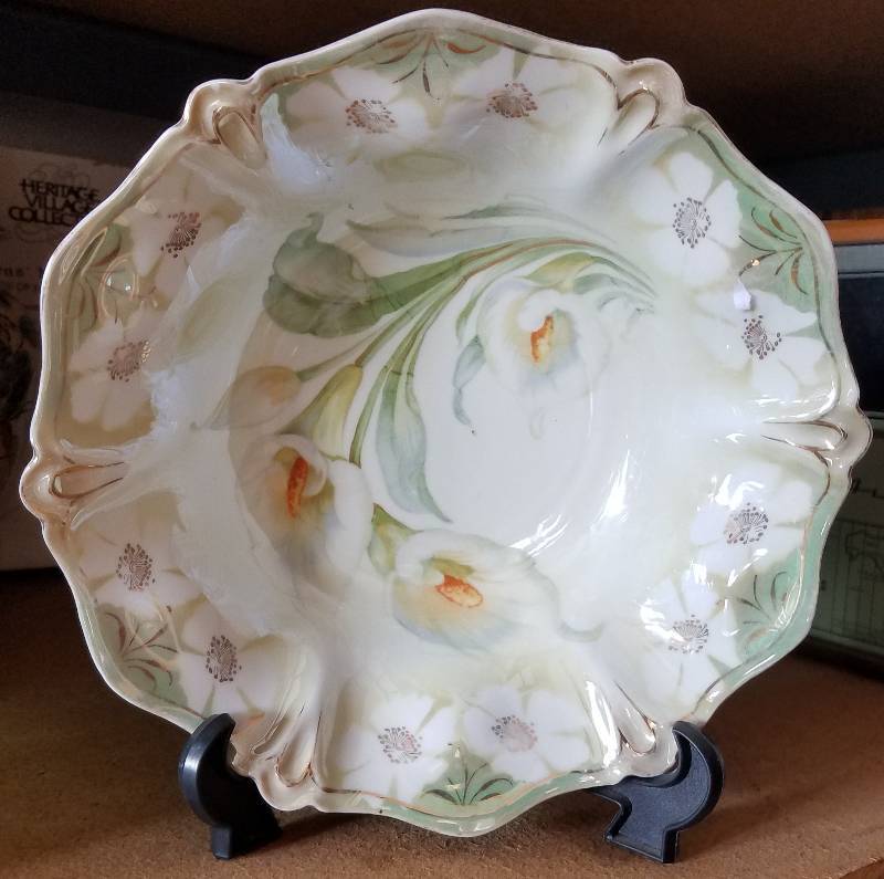 lot 94 image: VINTAGE PEARL LUSTRE BOWL (GERMANY)