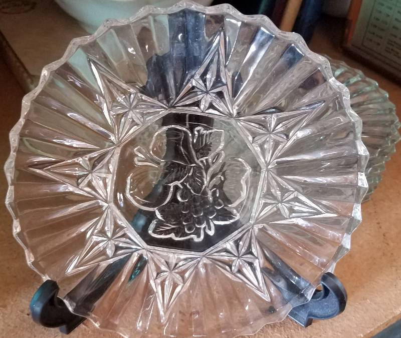 lot 96 image: GLASS PLATES