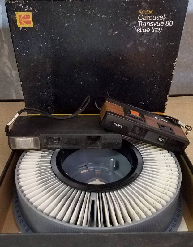 lot 146 image: VINTAGE 35MM CAMERAS AND SLIDES