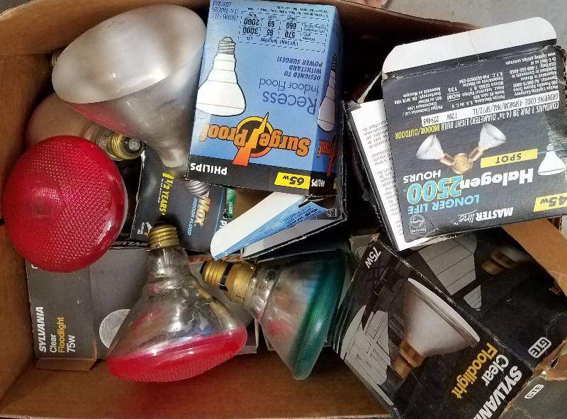 lot 147 image: FLOOD LIGHTS AND MORE