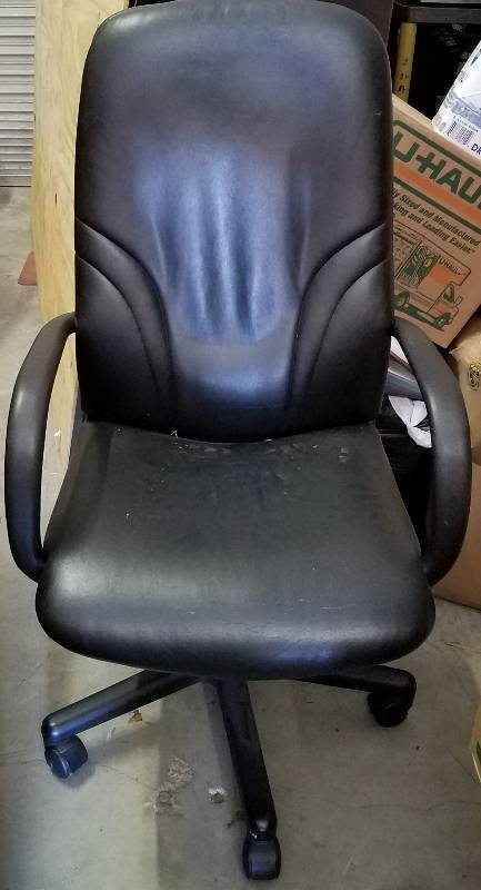lot 148 image: OFFICE CHAIR  FURNITURE
