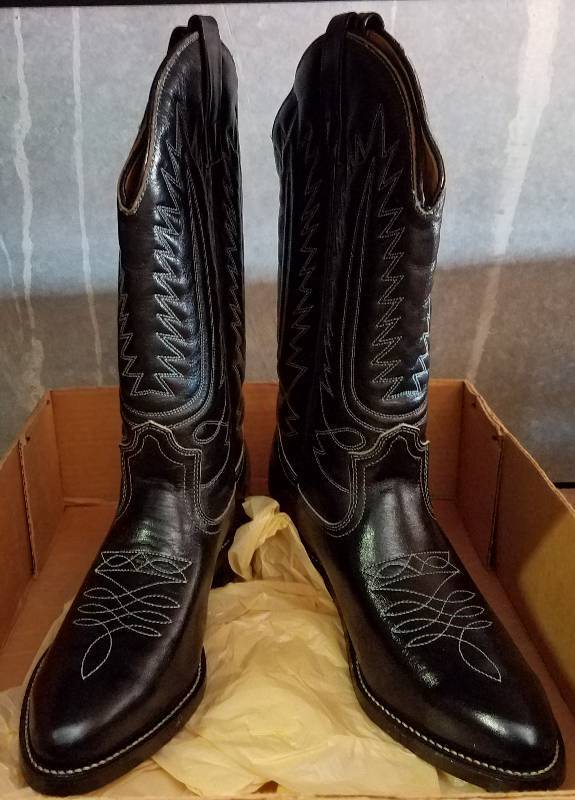 lot 155 image: MASON COWBOY BOOTS