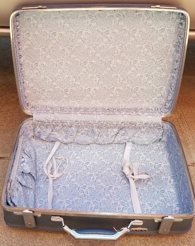 lot 158 image: VINTAGE AMERICAN TOURISTER SUITCASE