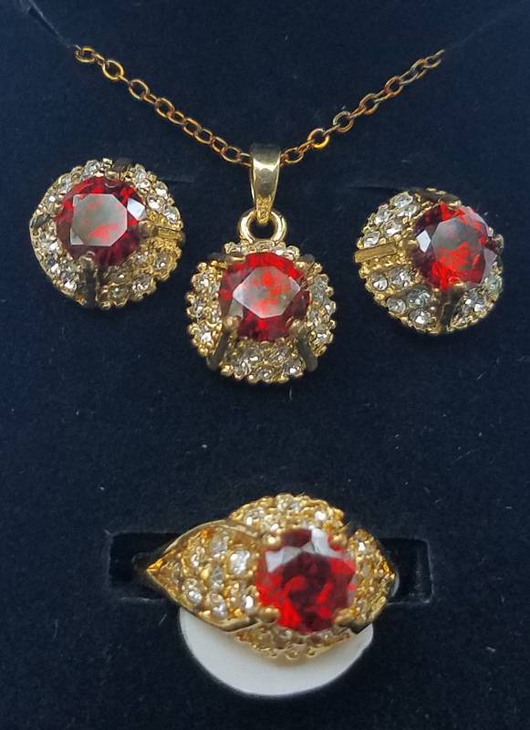 lot 169 image: NEW FASHION JEWELRY SET