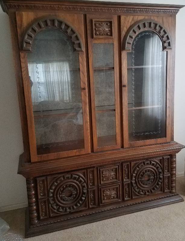 lot 174 image: VINTAGE 2-PIECE CHINA CABINETHUTCH