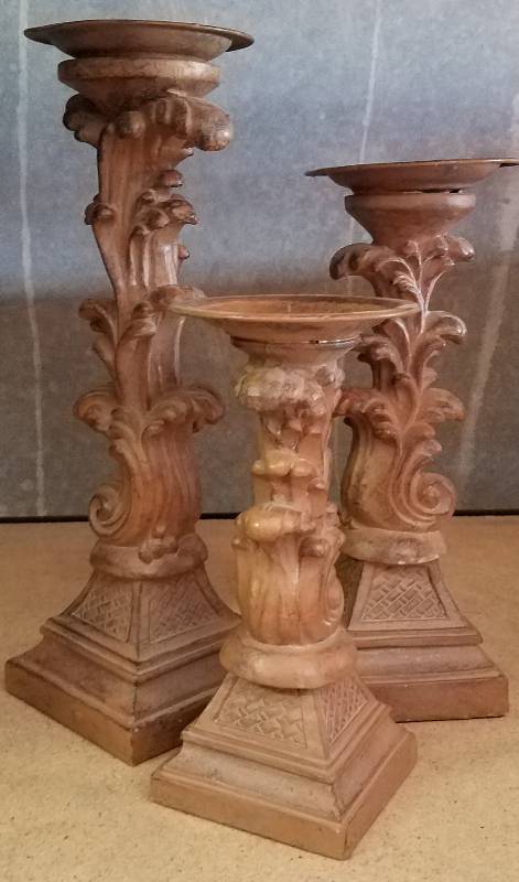 lot 180 image: HOME DECOR  CANDLE HOLDERS