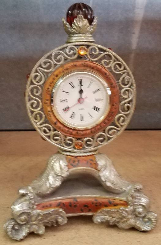 lot 181 image: HOME DECOR  MANTLE CLOCK