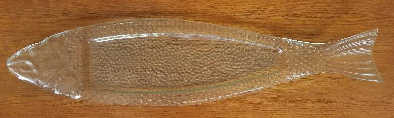 lot 190 image: HOUSEWARES  LARGE FISH SERVING PLATTER