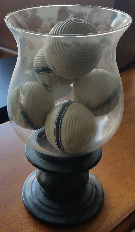 lot 194 image: HOME DECOR