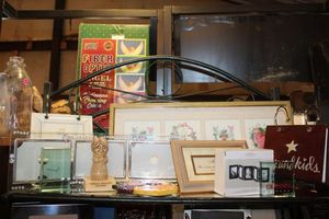 lot 186 image: Decorative Picture Frames and Holders as Well as Other Home Decor