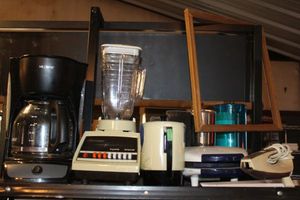 lot 188 image: Coffee Pot and Vintage Blender, Electric Knife, Waffle Maker&nbsp