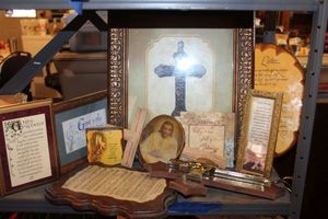 lot 195 image: Spiritual Wall Decorations and Crosses