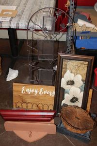 lot 198 image: Wall Hanging Home Decor - See Photos