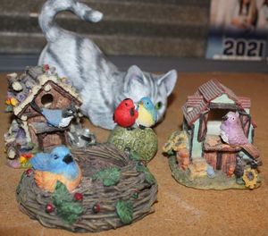 lot 206 image: Birds and Cat Figurines&nbsp