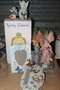 lot 209 image: Wing Themed Decorations and Figurines&nbsp