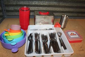 lot 211 image: Generous Amount of Dinner Flatware and Other Kitchen Items