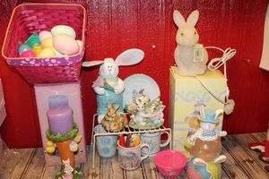 lot 213 image: Easter Style Decor Including 3 Lights - Needs Bulbs Replaced