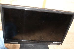 lot 4 image: Vizio HD TV 42 Inch