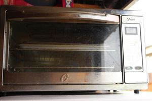 lot 5 image: Oster Turbo Convection Toaster Oven