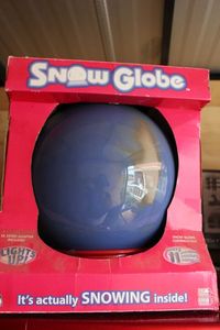 lot 7 image: Light up Musical Snow Globe